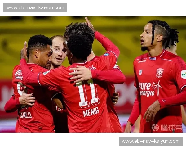 绿茵场上的双雄会：芬洛与阿贾克斯的恩怨情仇与足球哲学